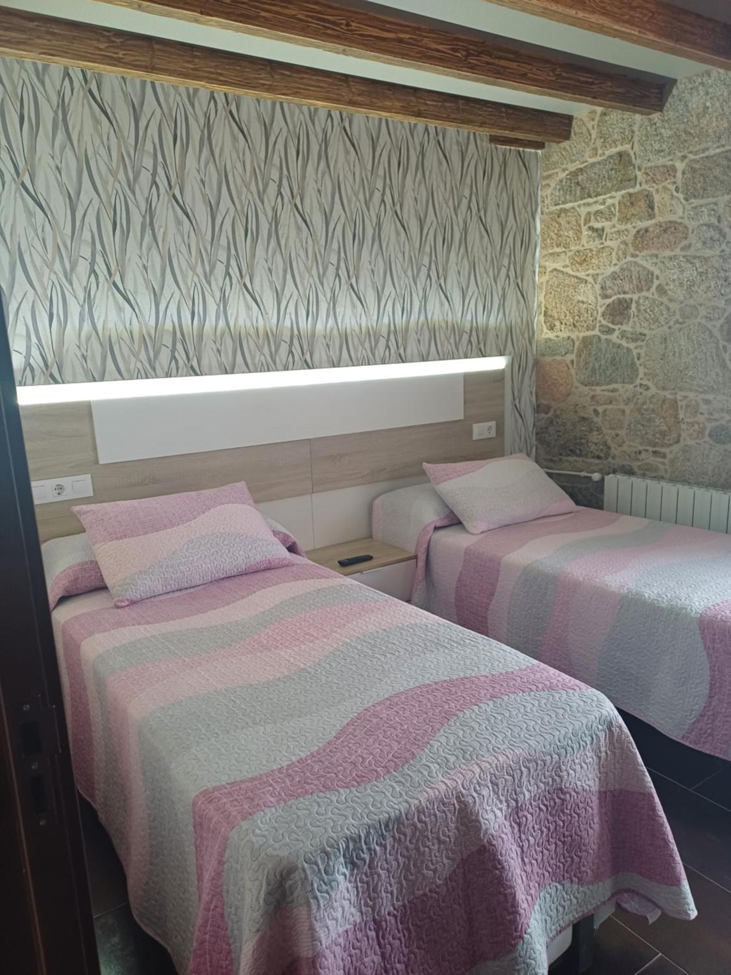 O Cabanel Albergue-Bar Villastose Kültér fotó