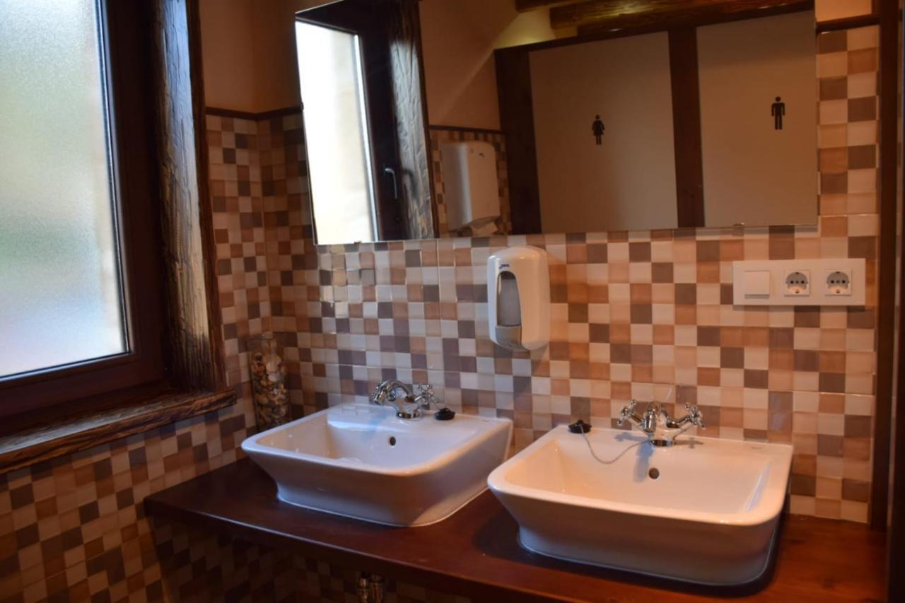 O Cabanel Albergue-Bar Villastose Kültér fotó